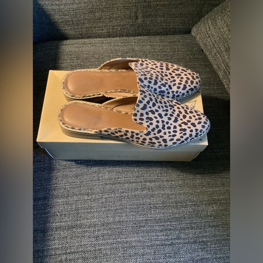 Indigo Road Cheetah Print Slip On Sandals - Size 8